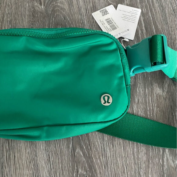 Lululemon Everywhere belt bag Fanny pack emerald ice green Fanny pack - Picture 4 of 11